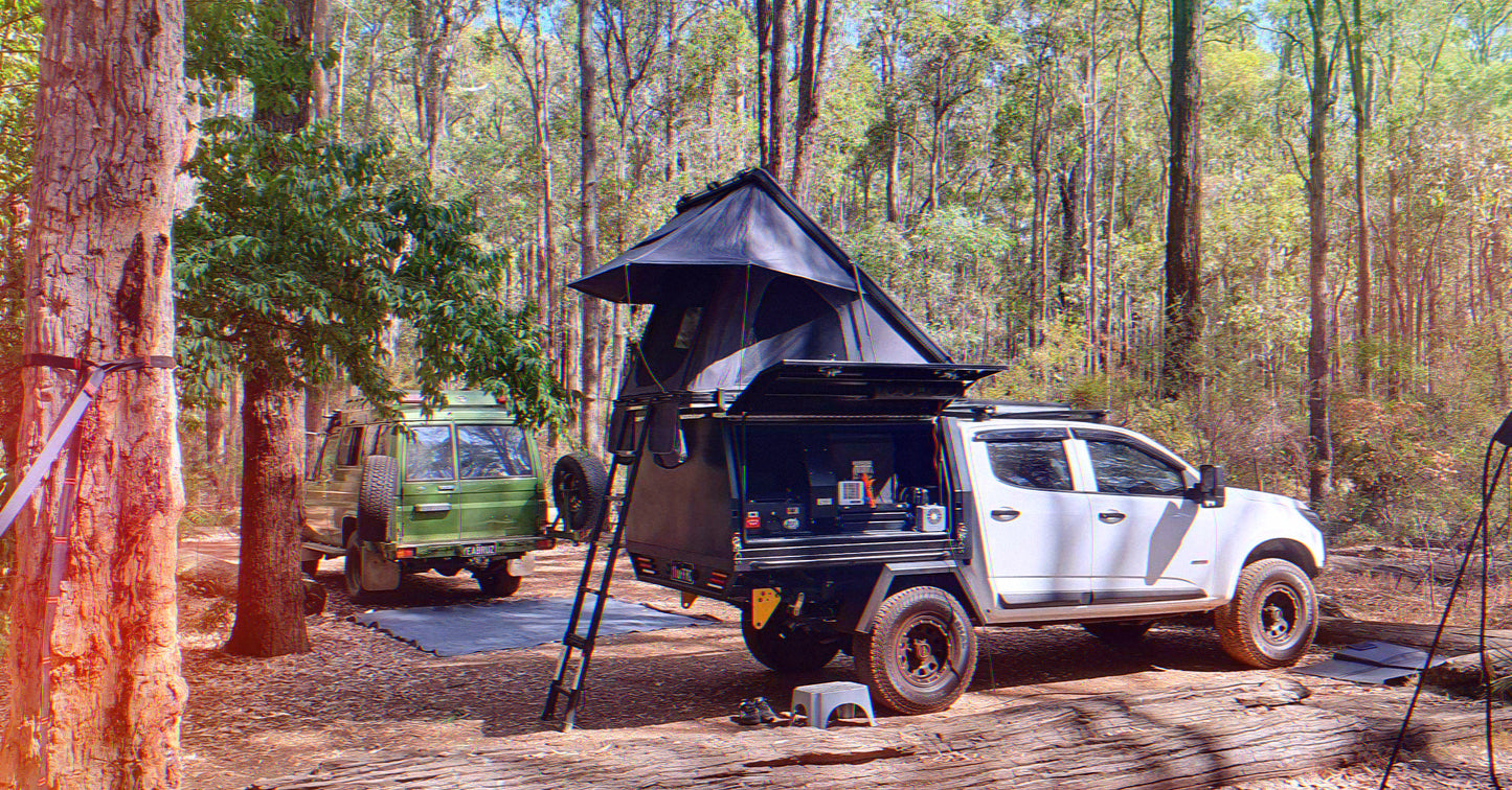 SAFARI SEEKERS ROOF TOP TENT: 'EXPEDITION SERIES'