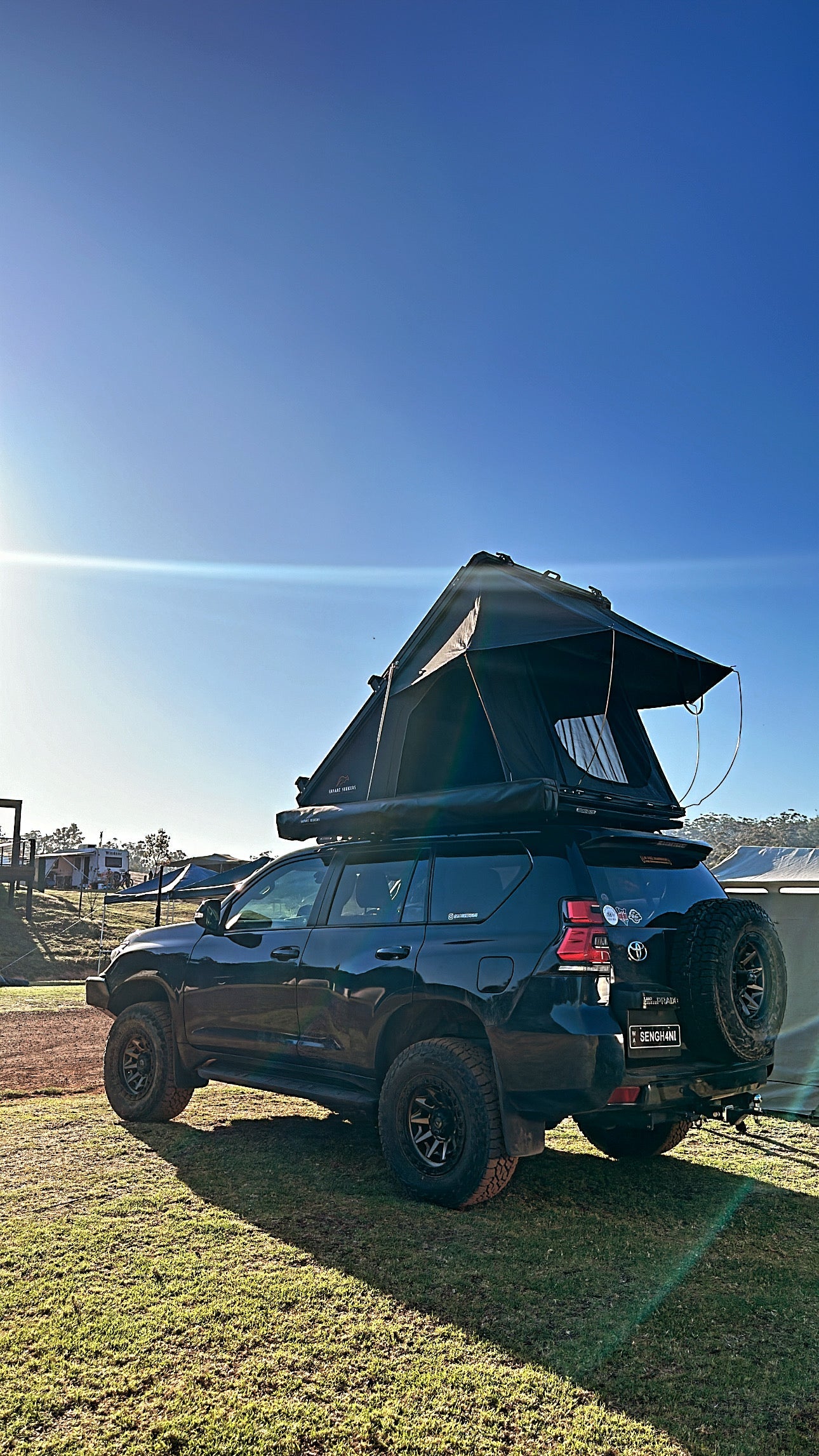 SAFARI SEEKERS ROOF TOP TENT: 'EXPEDITION SERIES'