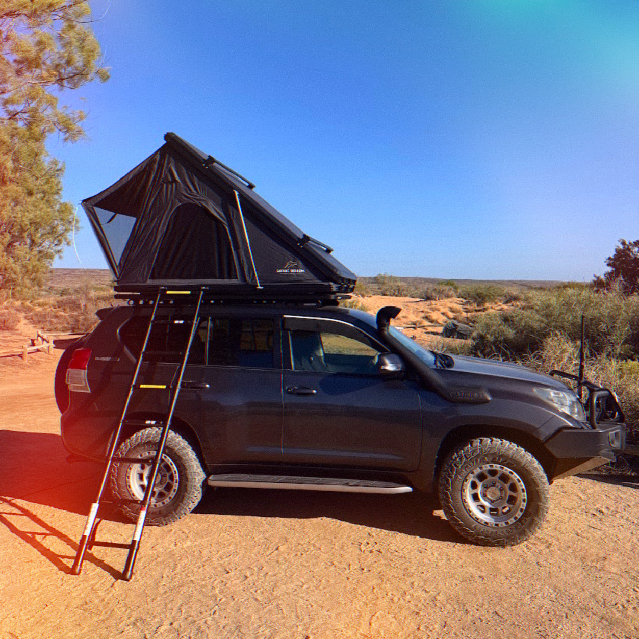 SAFARI SEEKERS ROOF TOP TENT: 'EXPEDITION SERIES'